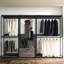 Garde-robe à structure en métal thermolaqué avec grande capacité de rangement