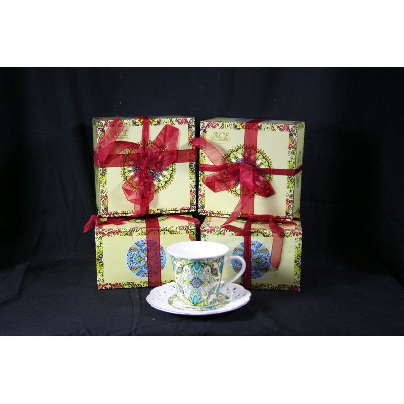 Ensemble de tasses et soucoupes