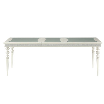 Table de salle à manger extensible Platinum. La table de 20 po augmente la taille de la table. Fabriquée en bois de peuplier et en composite. Présente des pierres du Rhin en miroir captivantes. Argent, finition 88 po x 40 po 30 po.