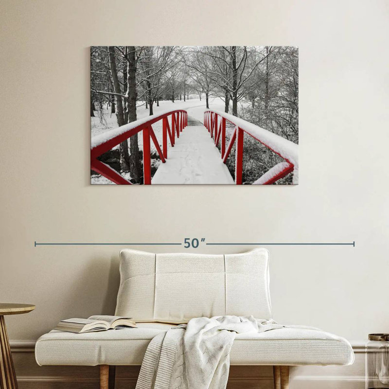 Passerelle rouge enneigée, H 26 po x l 39 po