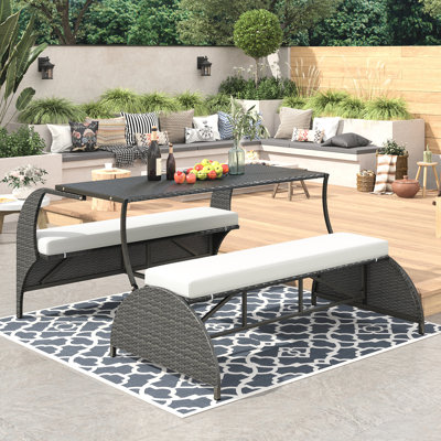 Multifonctionnel pour l'extérieur: se transforme en 4 sièges et table, structure en fer, coussin beige.