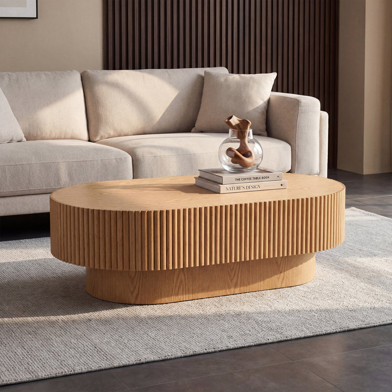 Table basse ovale en bois massif l 43,7 po avec motif cannelé, Tanné