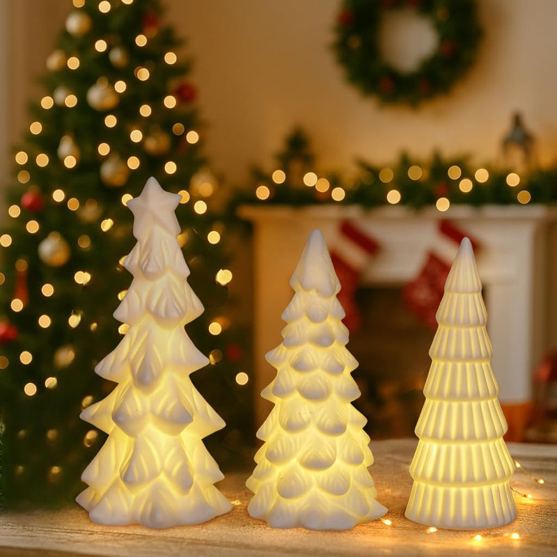 Ensemble de 3 arbres de Noël en céramique illuminés - petit arbre de Noël blanc avec lumières DEL chaudes pour les décorations de table, de manteau de cheminée, de maison de campagne