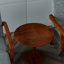 Ensemble de 2 fauteuils d'appoint en tissu avec table ronde en bois-112553922