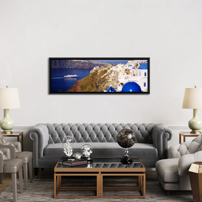 «Bâtiments dans une vallée, Santorini, Cyclades, Grèce», reproduction de photo sur toile