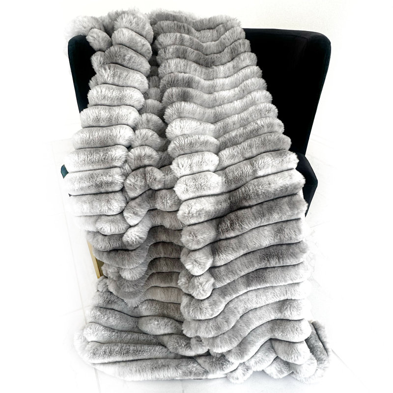 Jeté en fausse fourrure Plutus Luxe, L 110 po x l 96 po, Gris