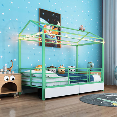 Lit simple pour les deux hommes, lit au sol à structure en métal, confort surbaissé, garde-corps sécuritaire, sans sommier, avec garde-corps, style moderne, chambre à coucher design