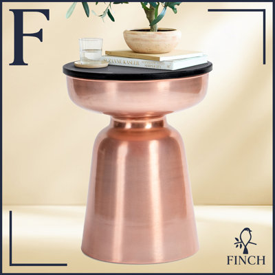 Table d'appoint Finch Adler Rothko, plateau en granite, base en laiton brossé ou or rose, forme de sablier