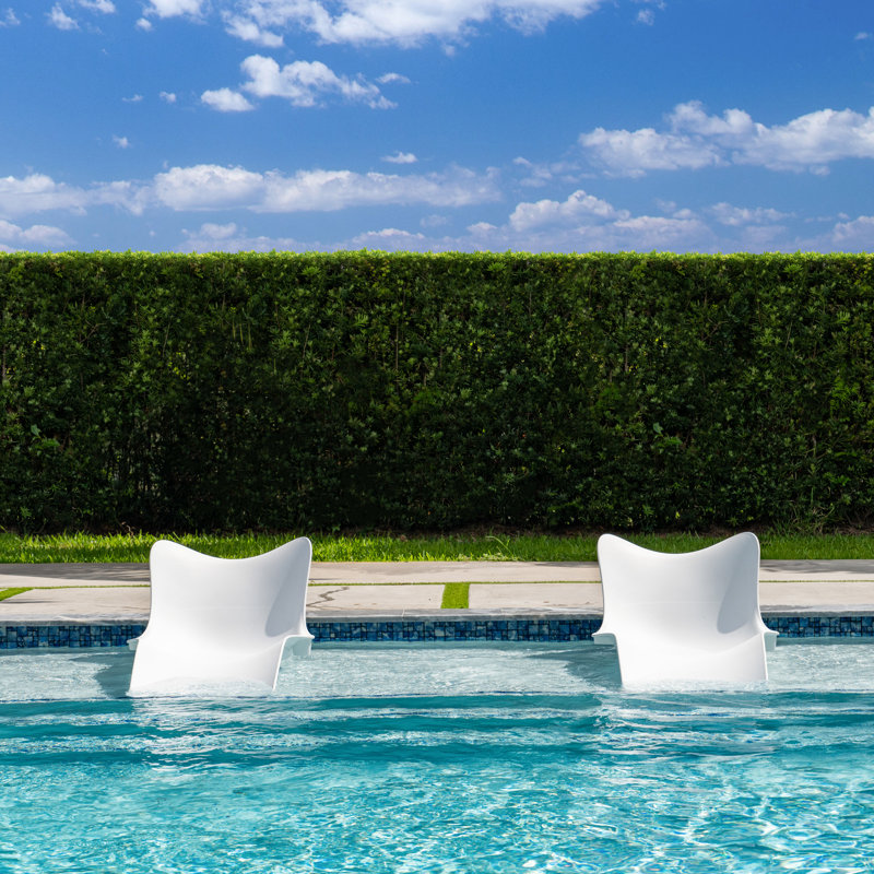 Wave Outdoor Chaise Lounge