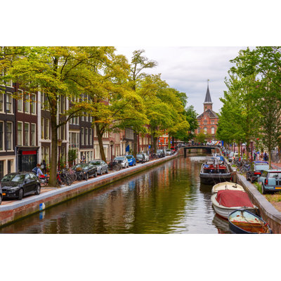 Canaux et maisons à Amsterdam par Kavalenkavavolha