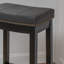 Tabouret en bois massif avec siège rembourré Bartonville-929350065-875261410