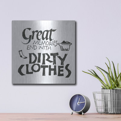 Art mural en métal luxueux «Laundry Room 1 White» par Chris Paschke