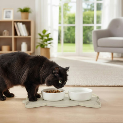 Beige Cat And Dog Universal Feeding Mat, Made Of Thickened, Non-Slip Silicone Material, With Raised Edges And Waterproof Design. It Can Hold Pet Food And Water.