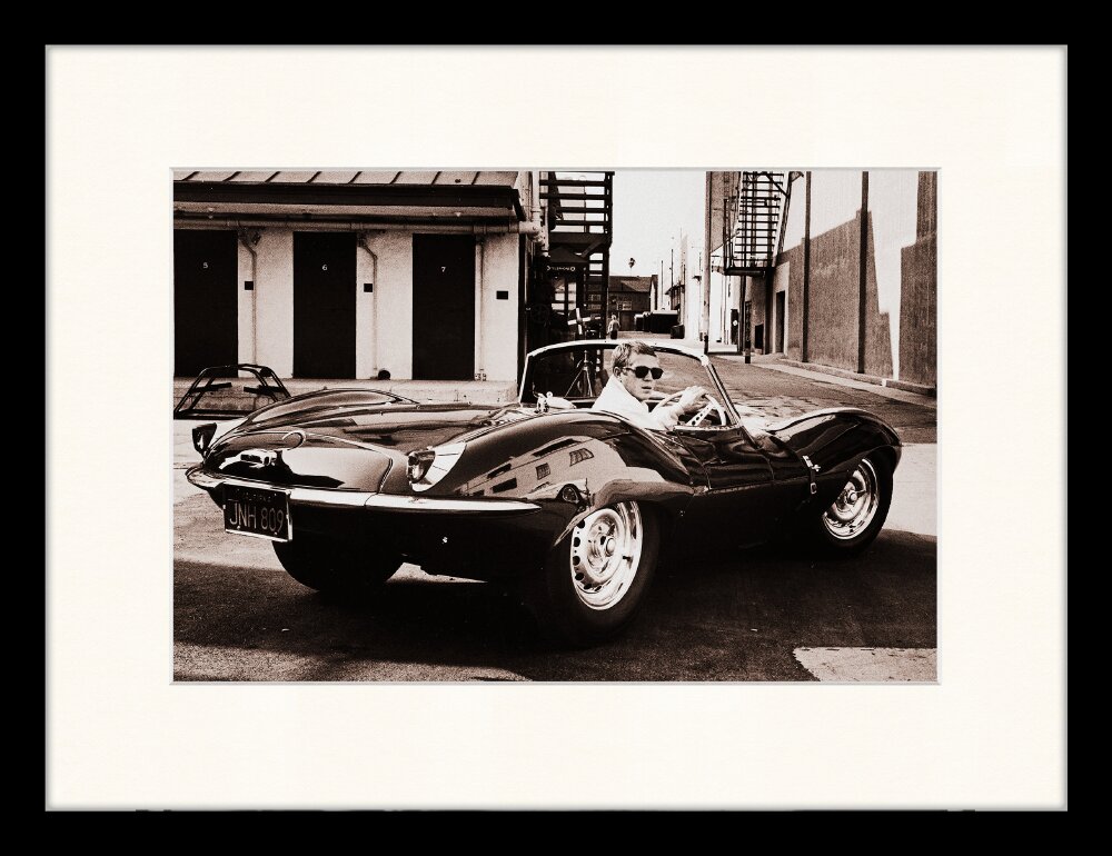 Gerahmtes Poster Steve McQueen in E Type