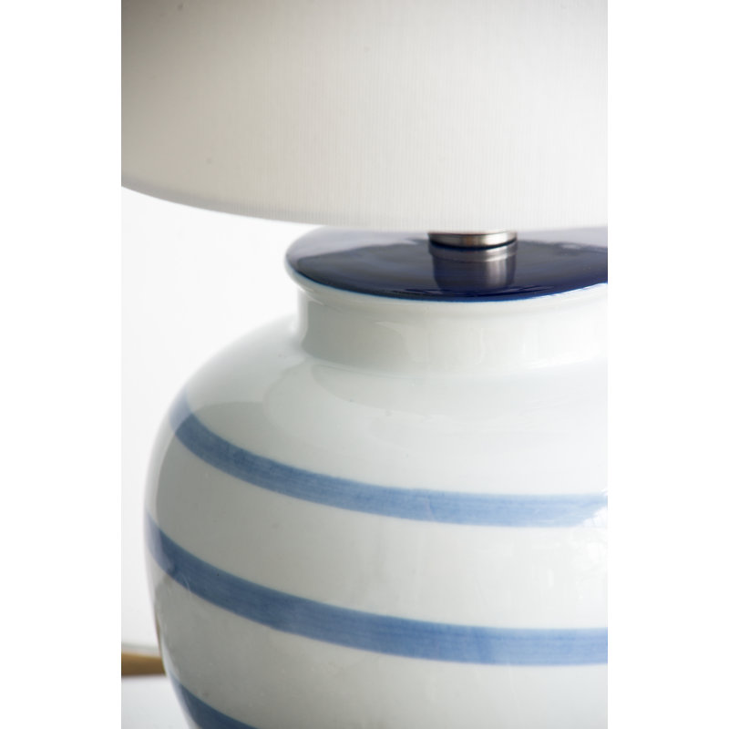 Lampe de table tourbillon Erin - 10 po de diamètre x 17,5 po - abat-jour blanc - bleu / blanc