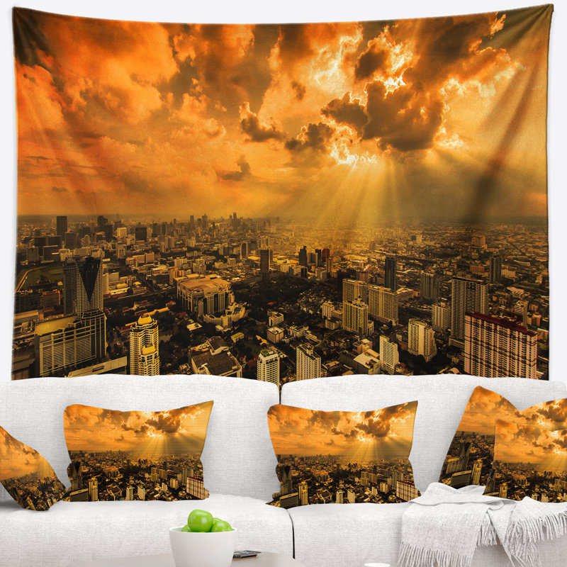 Tapisserie lumières de polyester éclairées à l’aide de clouds foncés avec accessoires suspendus inclus, H 32 po x l 39 po