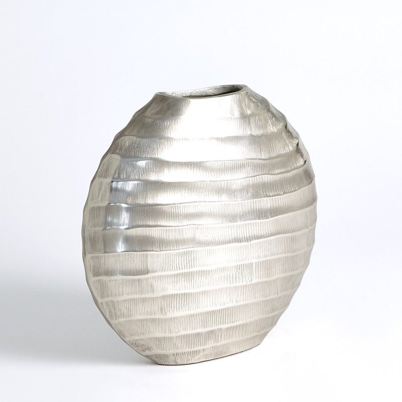 Vase de table en aluminium, Nickel antique, H 11 po x l 11,75 po x P 3,25 po
