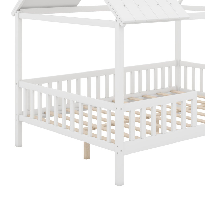 Lit en bois avec clôture