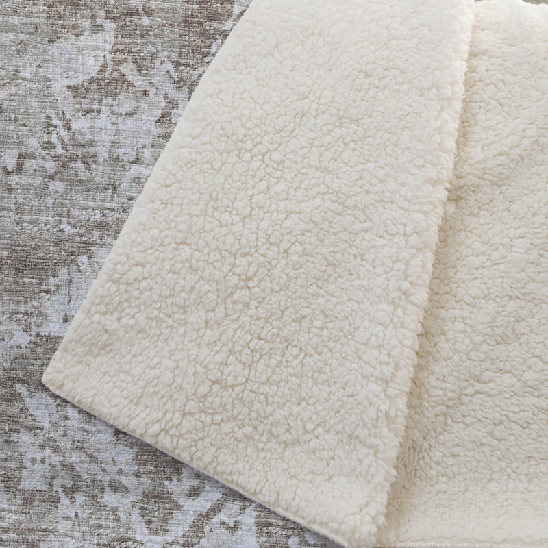 Jeté 50 "X 70" en polyester damassé taupe et beige