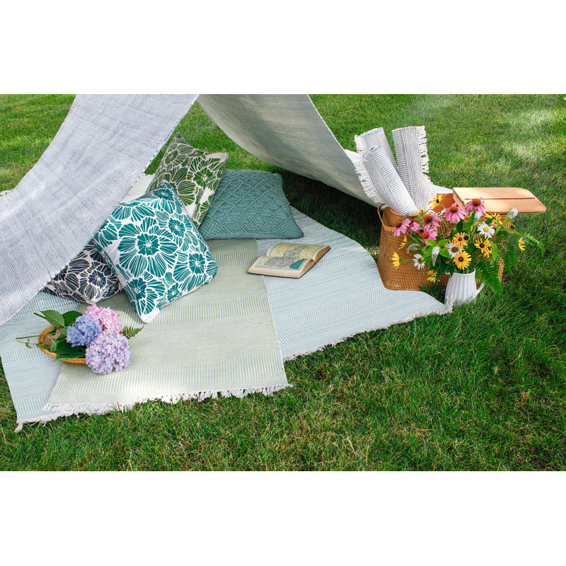 Somner Handmade Flatweave Blue Indoor / Outdoor Area Rug, Rectangle 2' x 3', Aqua