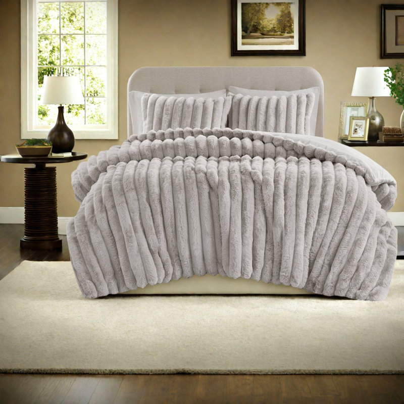 Ensembles de literie luxueux, très grand lit en fausse fourrure, design moderne et confortable