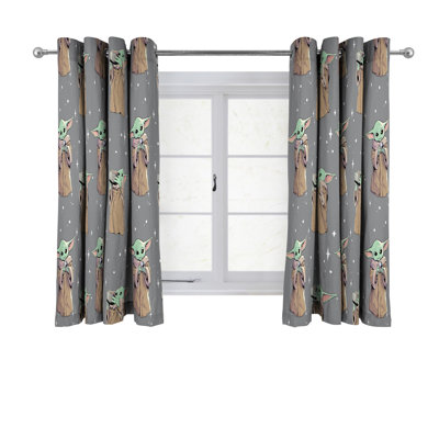 Star Wars Mandalorian 'Curious Kid' Eyelet Window Curtains