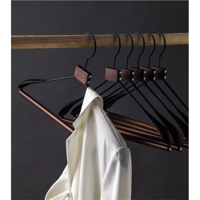 Cintre standard en bois Omwati antidérapant pour robe / chandail