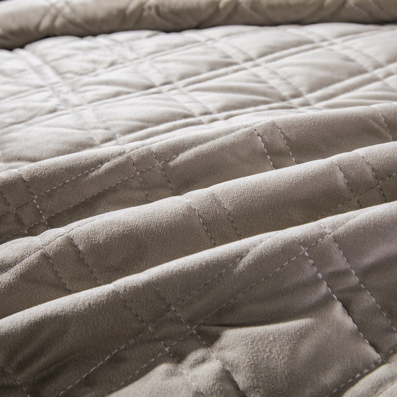 Quilt, Queen Quilt + 2 Shams