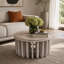 Table basse ronde en crème élégante, pièce maîtresse de salon spacieuse de 35 po, décoration intérieure élégante et moderne