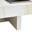 Une table basse moderne et pratique avec des motifs en imitation marbre, fabriquée en panneau de fibres à densité moyenne. La fusion de l'élégance et de la mode naturelle 31,4 po x 31,4 po x 12 po
