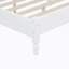 Lit plateforme en bois de style bohémien avec tête de lit en rotin naturel et conception en arc-107820867-107820863