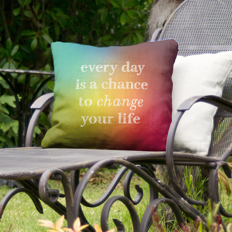 Coussin décoratif intérieur/extérieur change your life, Jaune / violet / rouge, 20 po x 20 po