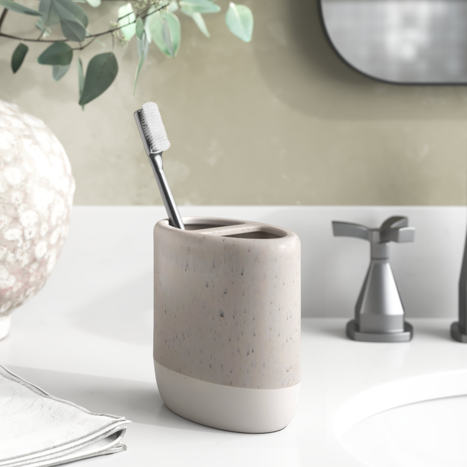 Gwen Toothbrush Holder