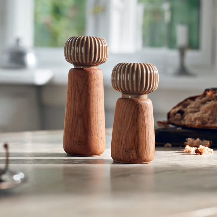 Kähler Hammershoi Grinder, Brown, H: 5.5", 7.1" H x 2.6" W