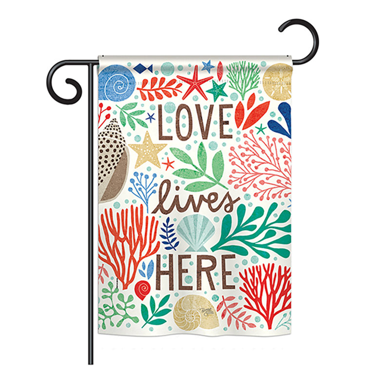 Drapeau de jardin en polyester à 2 côtés Love Lives Here, H 28 po x l 40 po