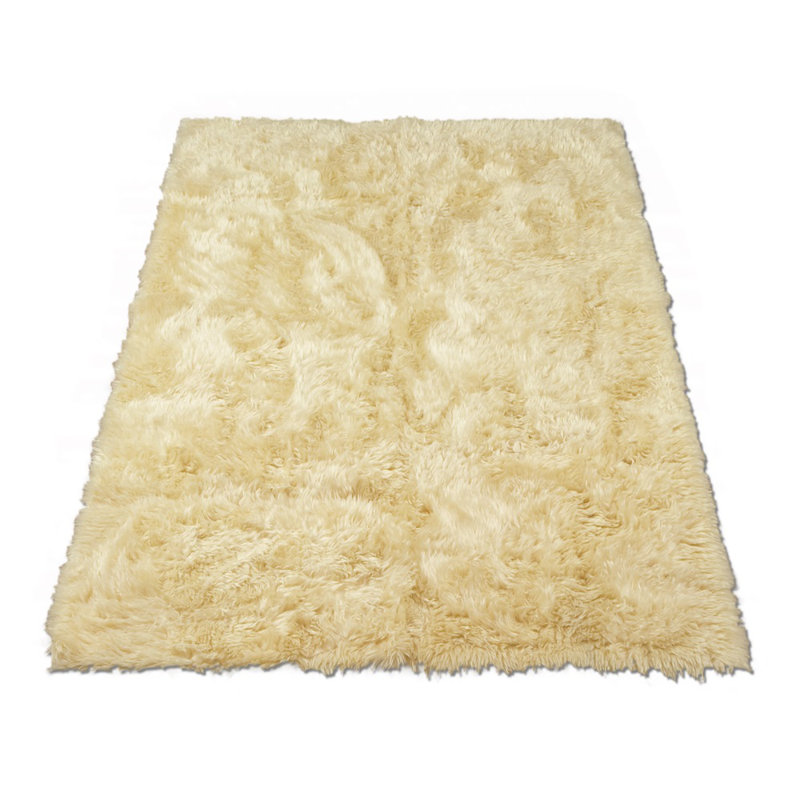 Tapis ivoire en peau de mouton, Rectangle 4 pi 7 po x 6 pi 7 po