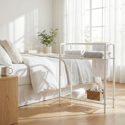 Porte-serviettes autoportant à trois niveaux en métal avec tablettes en filet pour le rangement de la salle de bain et de la chambre à coucher