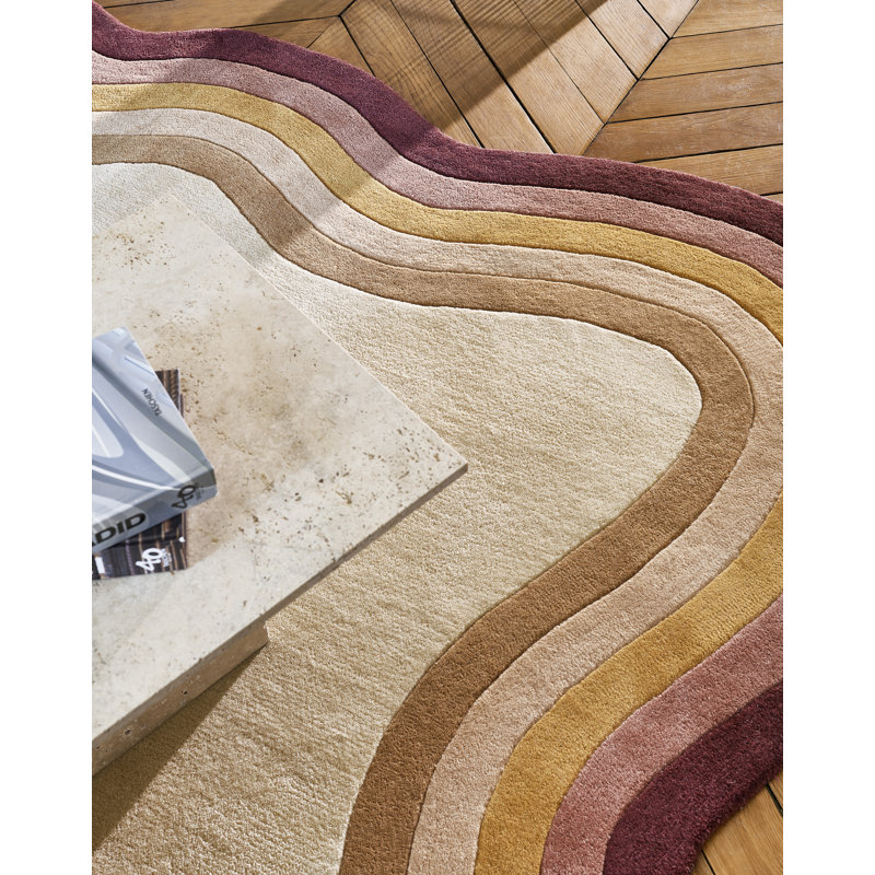 Fragola, Rectangle 5'7" x 7'10", Red