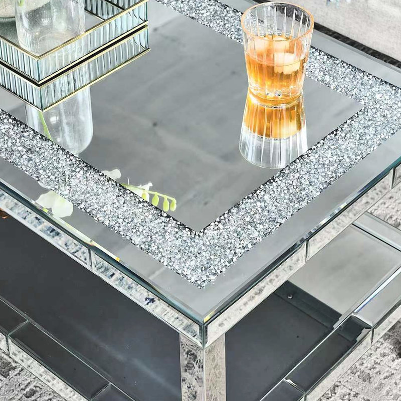 Table basse rectangulaire avec plateau en verre et tablette