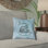 Coussin décoratif à imprimé à double face blue rétro sea monster Katelyn Smith