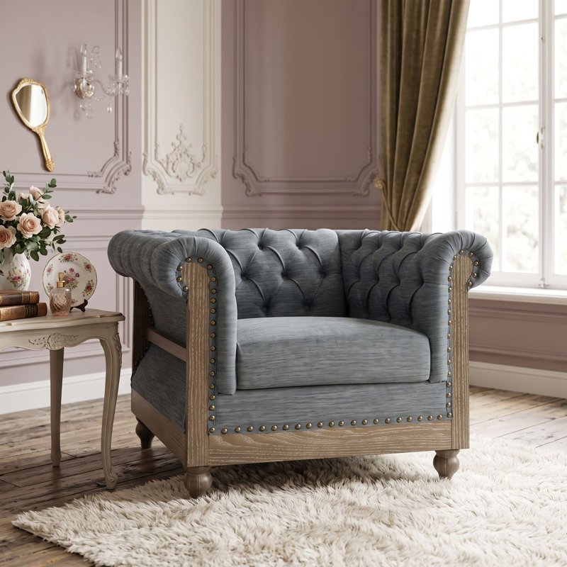 Fauteuil club capitonné avec garniture cloutée