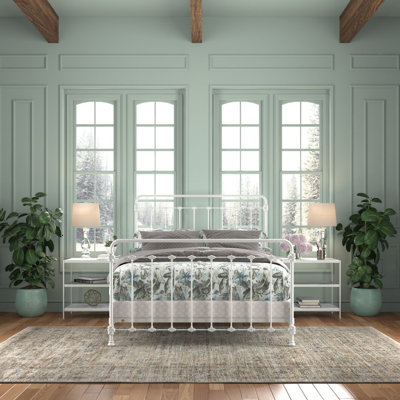Lit en fer Picket Fence