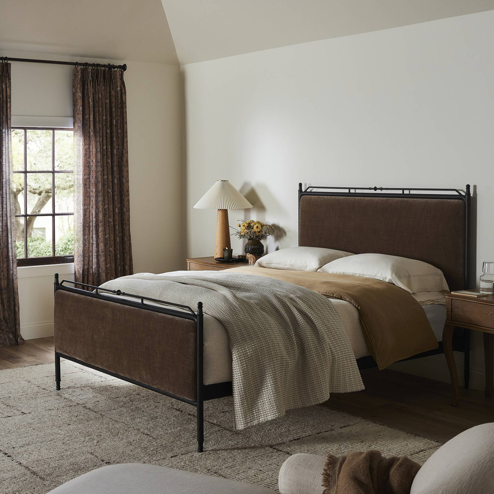 Leyla Bed, Altair Mushroom, King