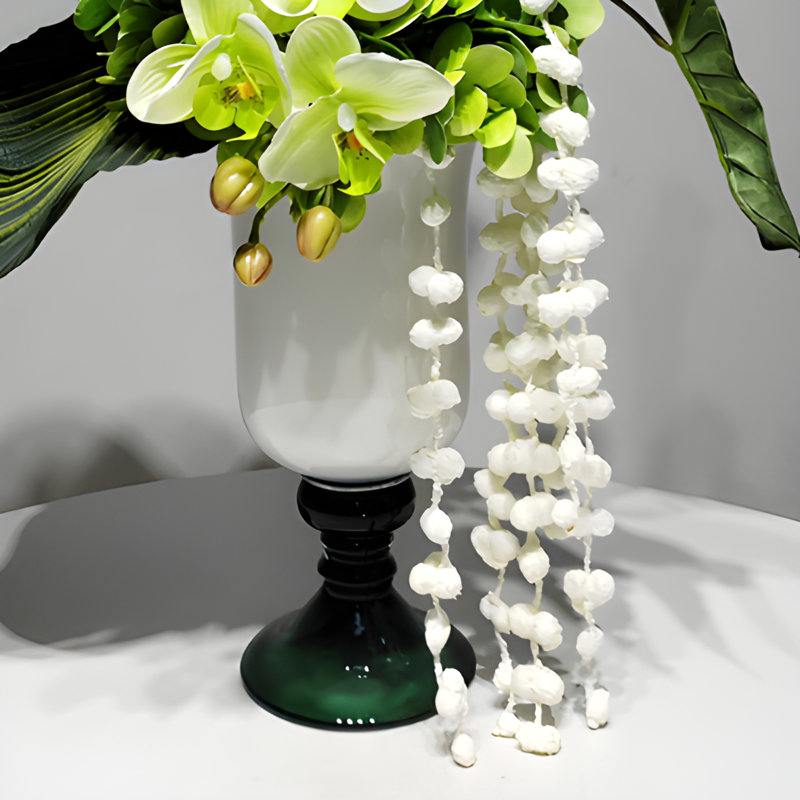Ornements de fleurs simulées