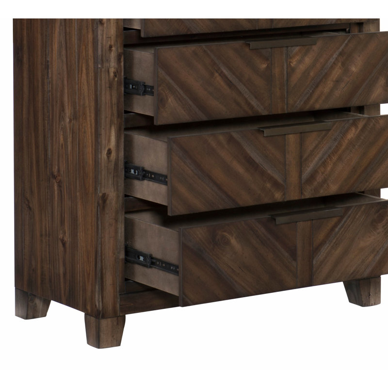 Commode en bois à 5 tiroirs avec poignées de bar antiques et pieds en chanfreiné, brun