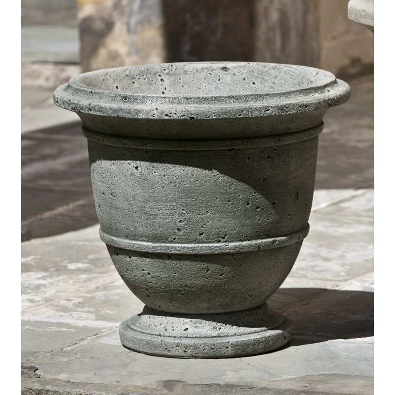 Urne à fleurs en pierre moulée, Pierre brune, H 17,25 po x l 19 po x P 19 po