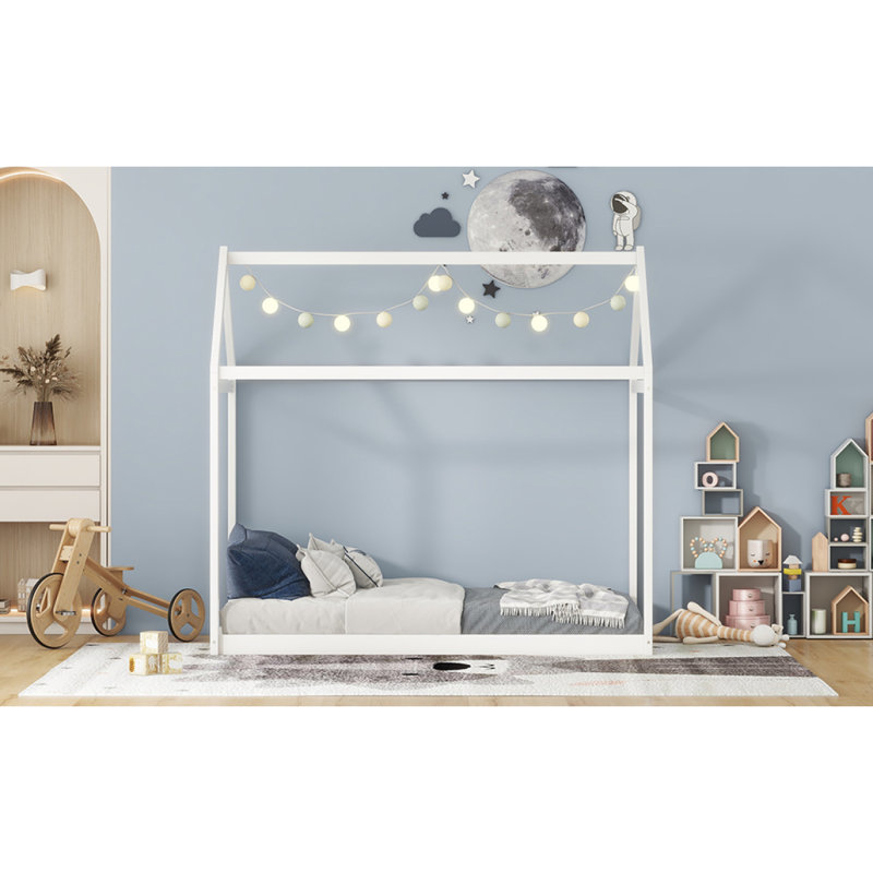 Lit simple en bois, blanc