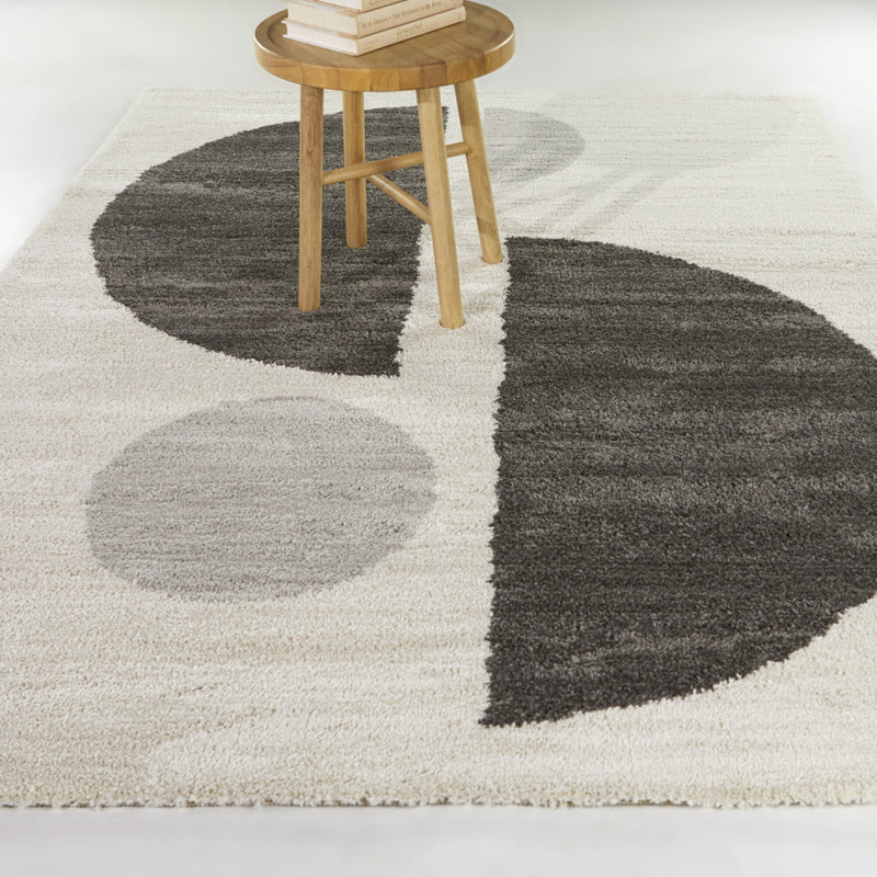 Tapis géométrique rectangulaire gris / beige en polypropylène tissé à la machine Chopra, Rectangle 5 pi 3 po x 7 pi