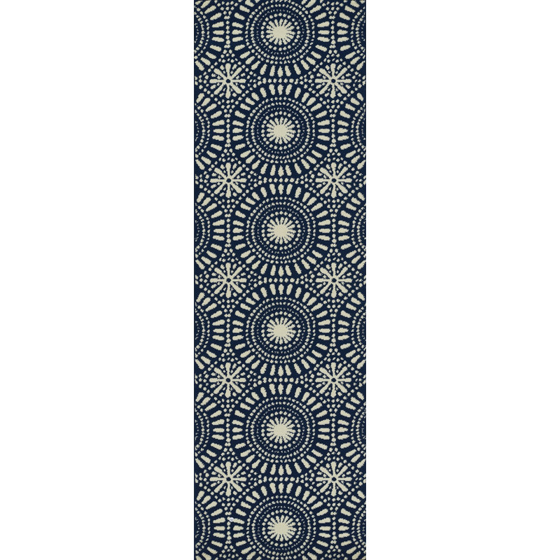 Tapis bleu marine en polypropylène tissé à la machine Jaymeir, Tapis de couloir 2 pi 3 po x 7 pi 6 po