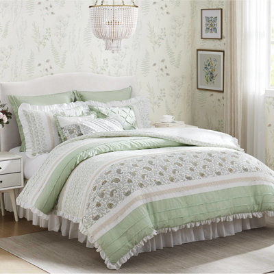 Édredon 9 pièces très grand - coton sauge. Magnifique motif floral. Comprend un édredon, des taies décoratives, une jupe de lit Euro et des coussins décoratifs. Tissu respirant. Confort toutes saisons. Facile à entretenir. . Charmant